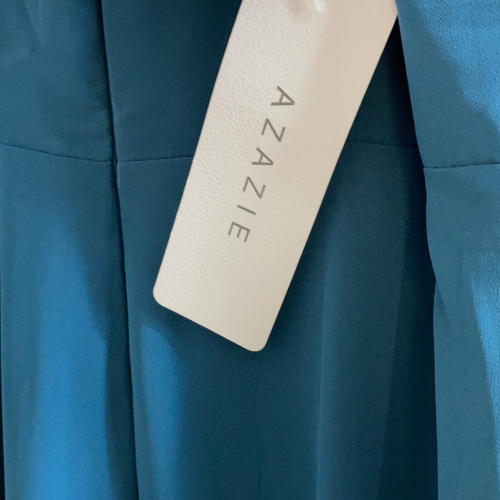 Gown - Picture 5 of 6